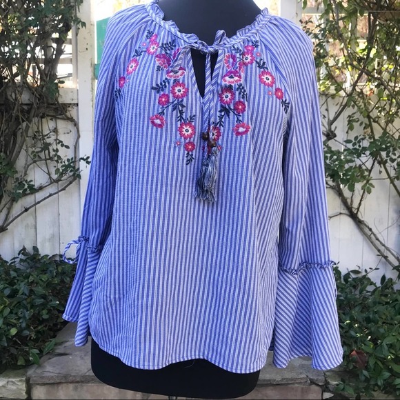 Blue & White Embroidered Bell Sleeve Blouse - Picture 5 of 7